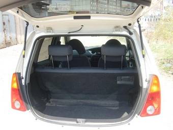 2003 Daihatsu YRV Photos