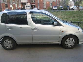 2003 Daihatsu YRV Pictures