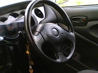 2003 Daihatsu YRV Images