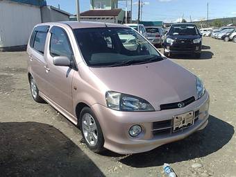 2003 Daihatsu YRV Pictures