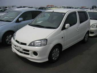 2003 Daihatsu YRV Pics