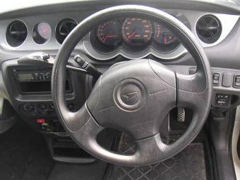 2003 Daihatsu YRV Pictures