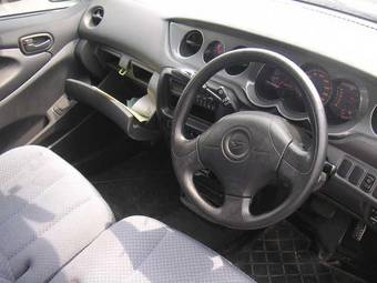 2003 Daihatsu YRV Pictures