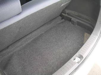 2003 Daihatsu YRV Pictures