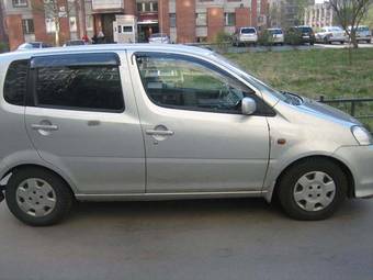 2003 Daihatsu YRV Pics