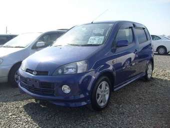 2004 Daihatsu YRV Pictures