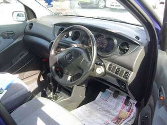 2004 Daihatsu YRV Photos
