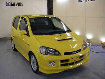 2004 Daihatsu YRV Photos