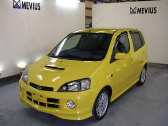 2004 Daihatsu YRV Pics