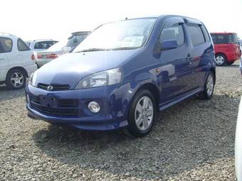 2004 Daihatsu YRV Pictures