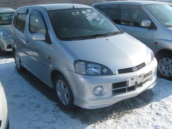 2005 Daihatsu YRV Pictures