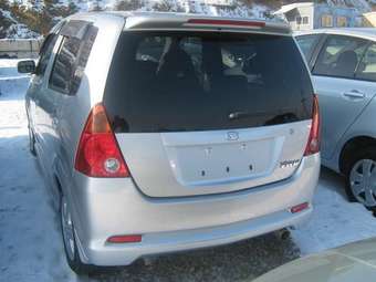 2005 Daihatsu YRV Pics