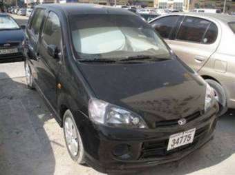 2005 Daihatsu YRV Pictures