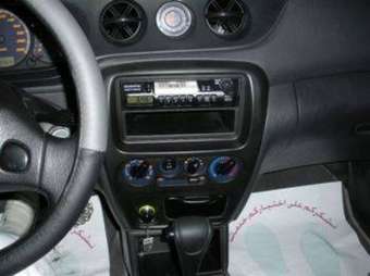 2005 Daihatsu YRV Pictures