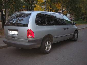 2000 Dodge Caravan Photos