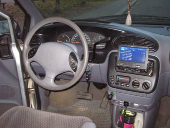 2000 Dodge Caravan Photos
