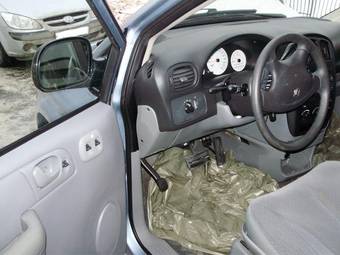 2004 Dodge Caravan Photos
