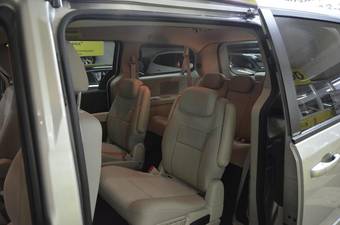 2010 Dodge Caravan Images