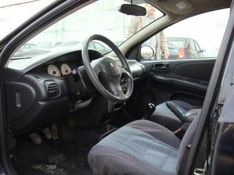 2004 Dodge Neon Photos