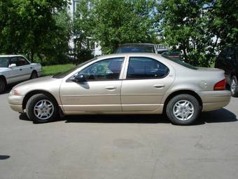 2000 Dodge Stratus Photos