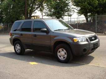 2004 Ford Escape Photos