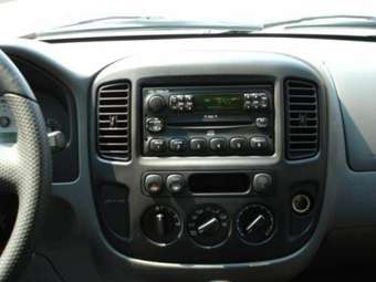 2004 Ford Escape Photos