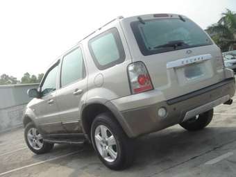 2004 Ford Escape Pictures