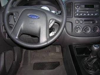 2004 Ford Escape Photos