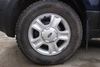 2004 Ford Escape Photos