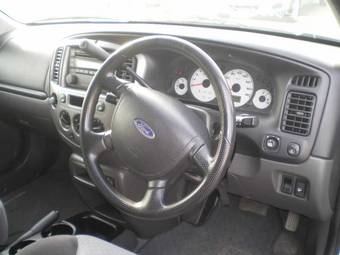 2004 Ford Escape Images