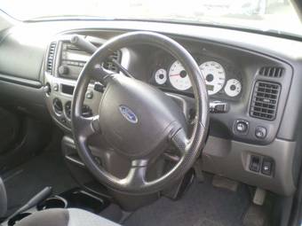 2004 Ford Escape Photos
