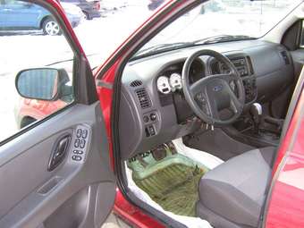 2005 Ford Escape Photos