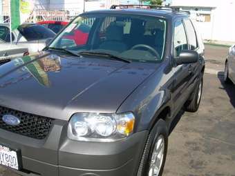 2005 Ford Escape Photos
