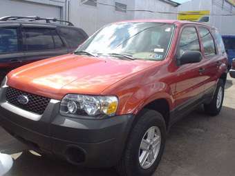 2005 Ford Escape Photos