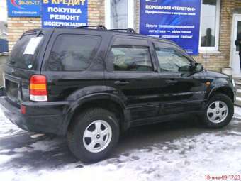 2005 Ford Escape Photos