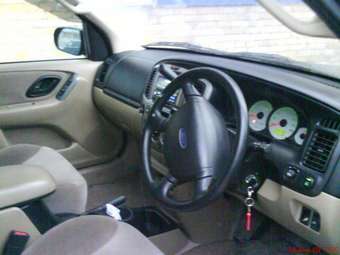 2005 Ford Escape Photos
