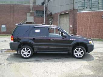 2005 Ford Escape Photos