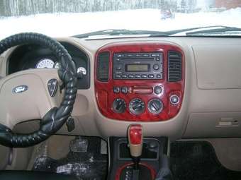 2005 Ford Escape Photos