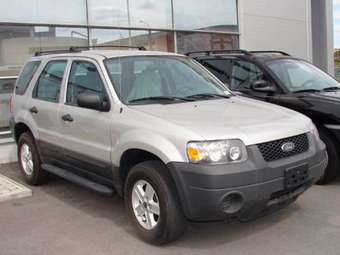 2005 Ford Escape Photos