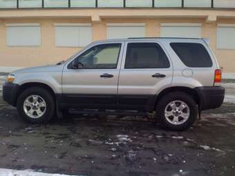 2005 Ford Escape Photos