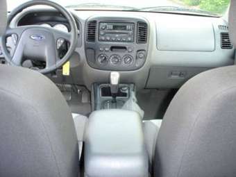 2005 Ford Escape Images