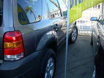 2005 Ford Escape Photos
