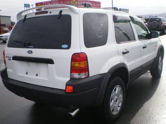 2005 Ford Escape Photos
