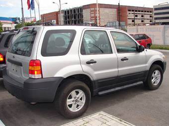 2005 Ford Escape Images