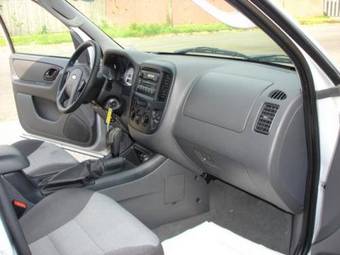 2005 Ford Escape Images