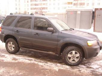 2005 Ford Escape Photos