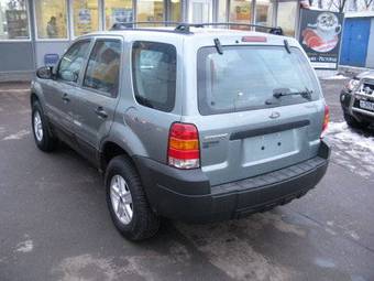 2005 Ford Escape Photos
