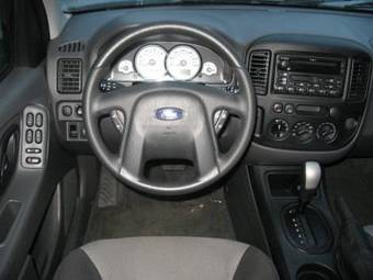 2005 Ford Escape Photos