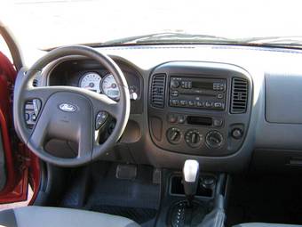 2005 Ford Escape Photos