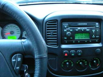 2005 Ford Escape Photos